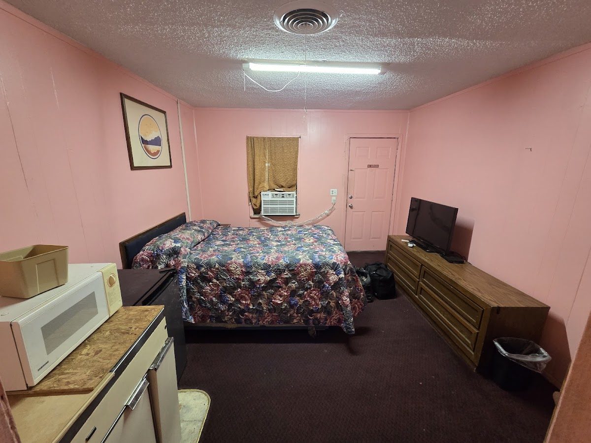 Deluxe Inn Motel & RV Park