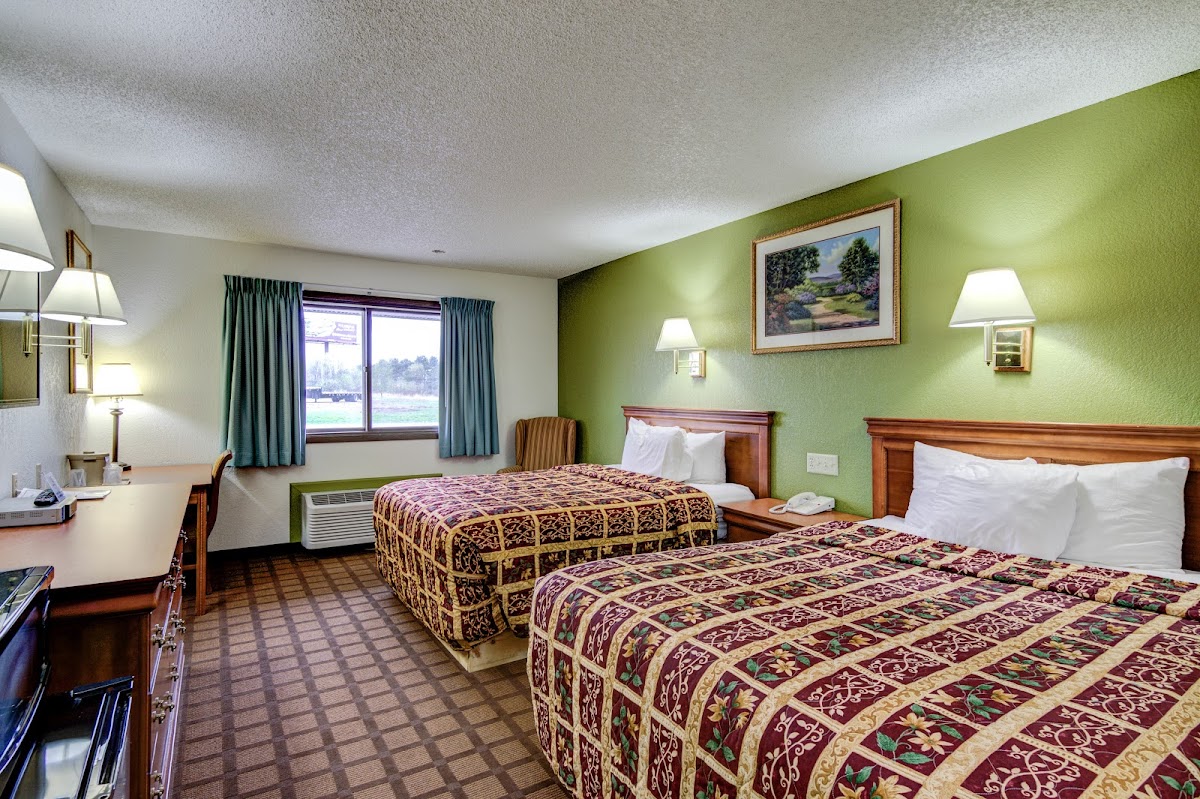 Bloomer Inn & Suites photo 2