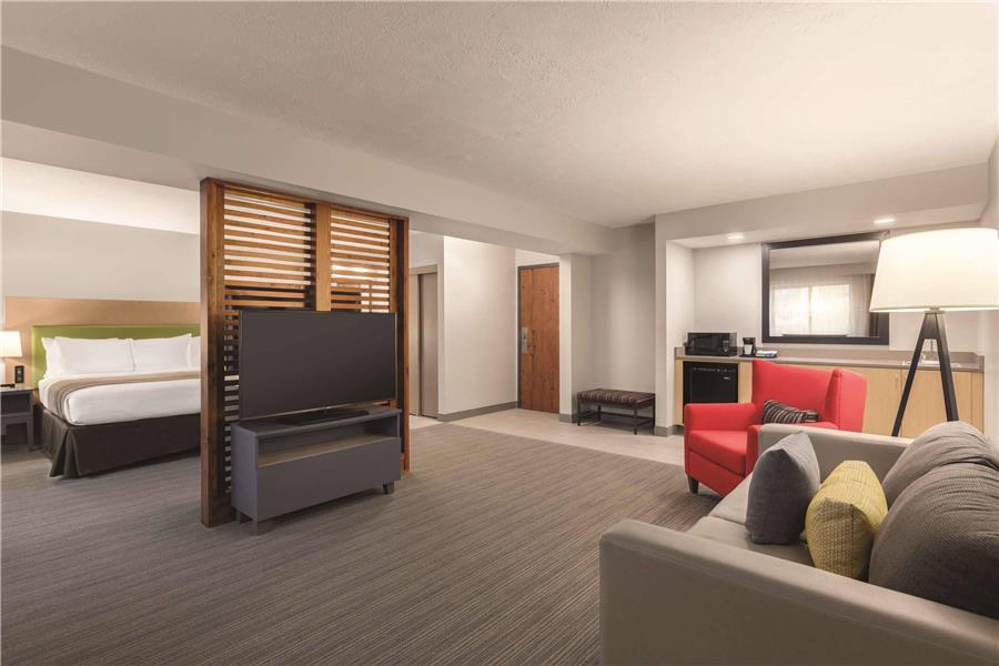 Country Inn & Suites by Radisson, Erie, PA photo 2