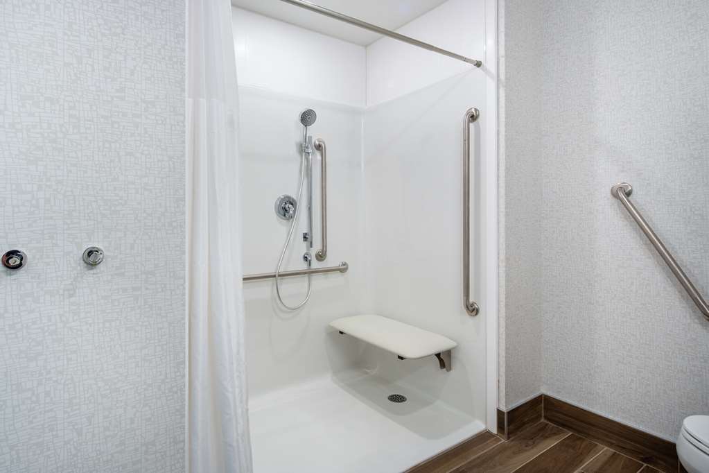 Hampton Inn & Suites by Hilton Edmonton St. Albert photo 2
