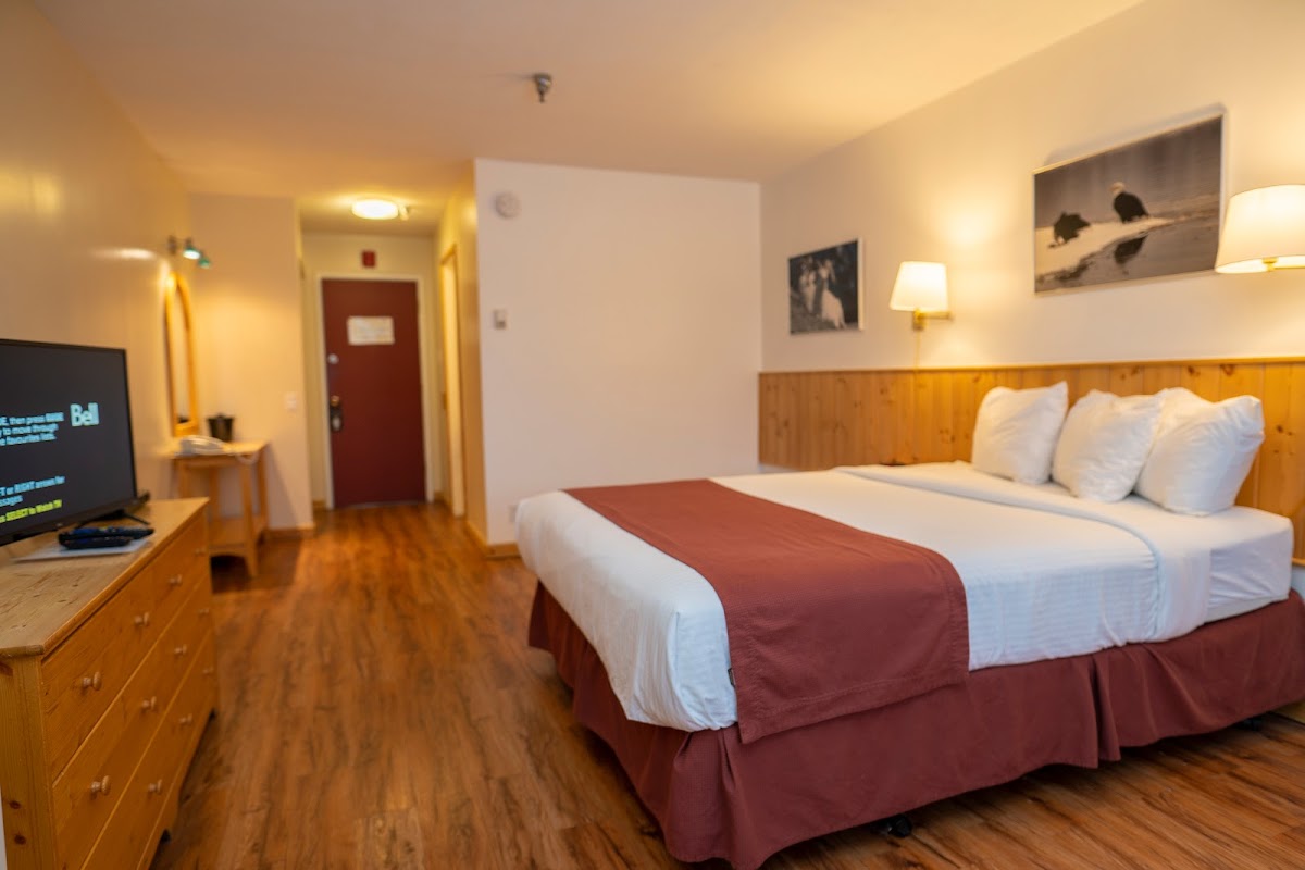 Canadas Best Value Inn River View Hotel photo 2