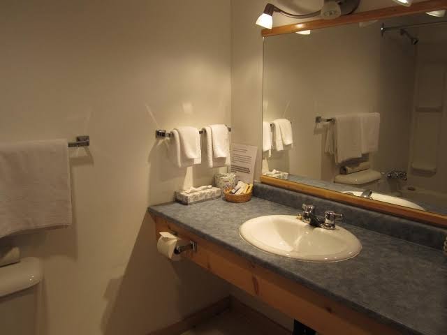 Canadas Best Value Inn River View Hotel photo 3