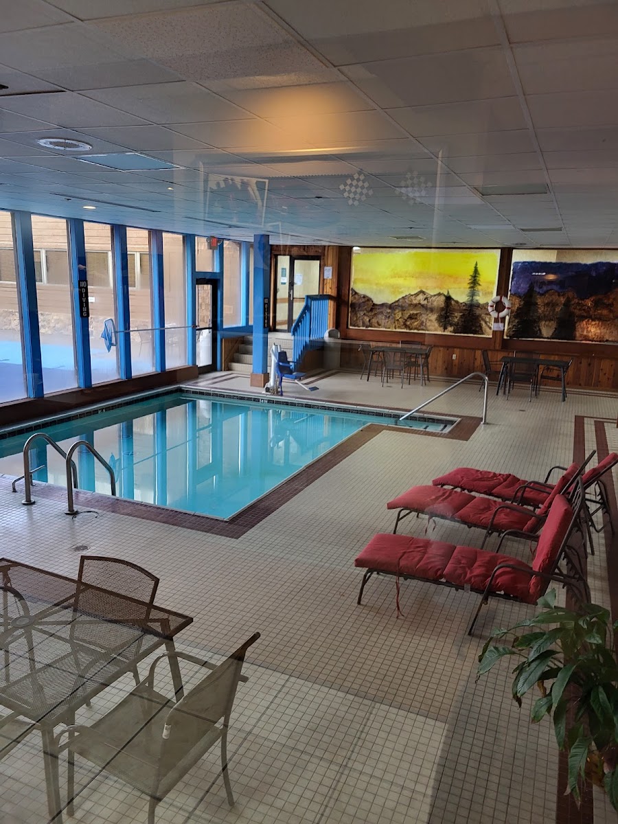 Carlton Lodge Hotel& Suites photo 3