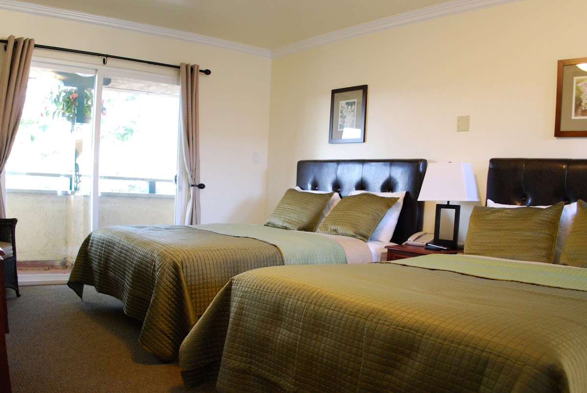 Bella Capri Inn & Suites photo 2