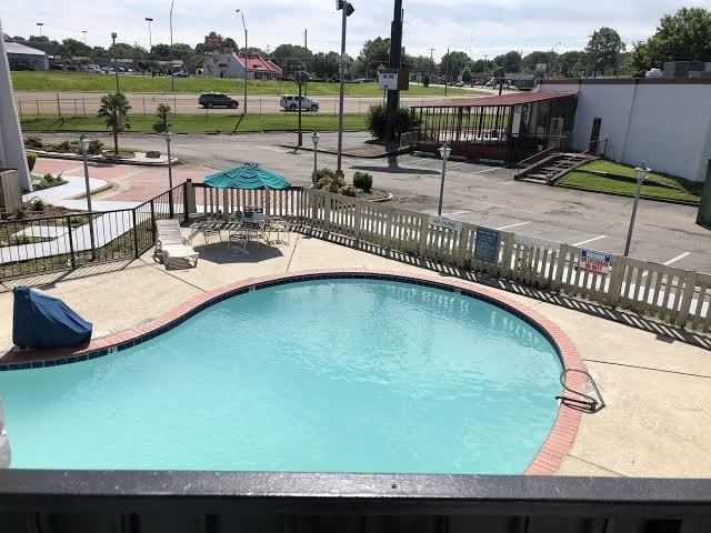 All Seasons Inn & Suites photo 3