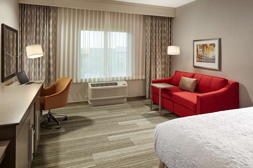 Hampton Inn Long Beach Airport photo 2