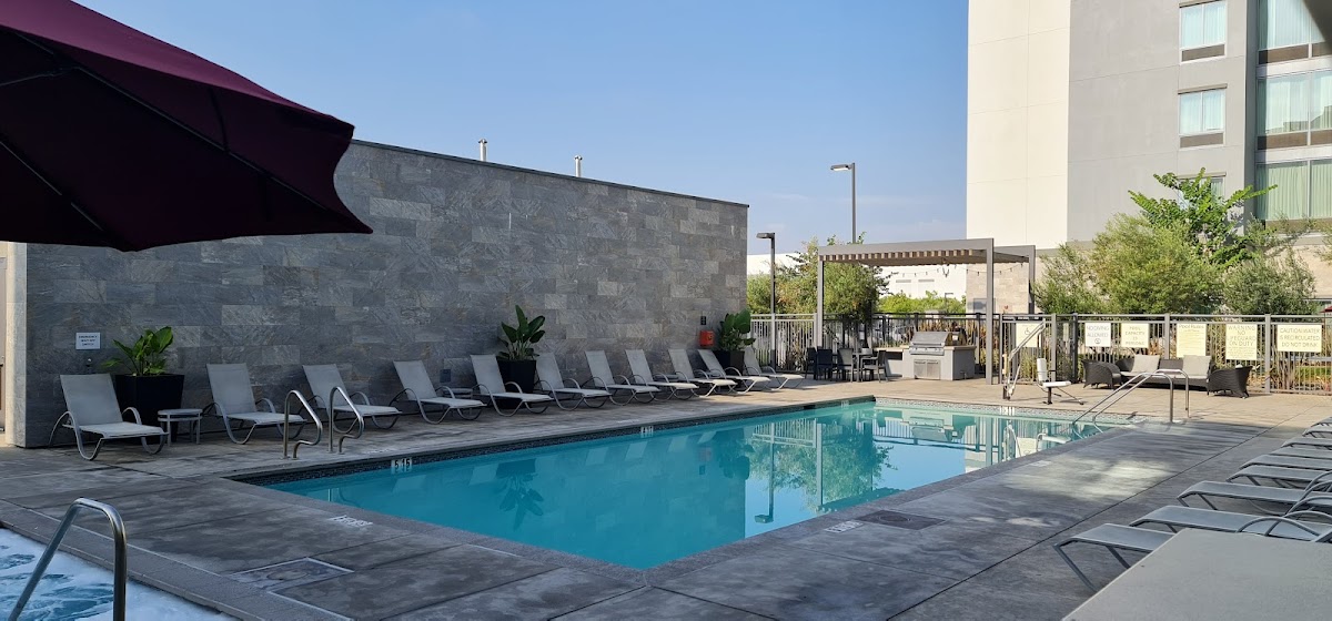 Hampton Inn Long Beach Airport photo 3