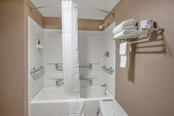 Rodeway Inn & Suites Grand Rapids Southeast photo 3