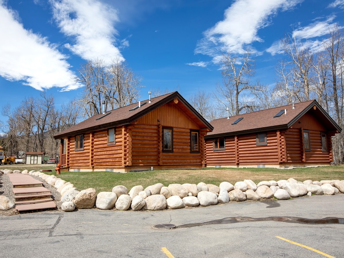 Beartooth Hideaway Inn & Cabins