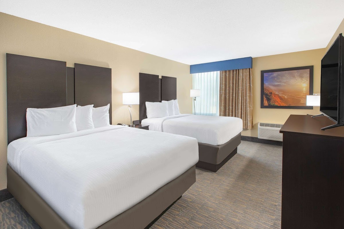 Days Inn & Suites by Wyndham Grand Rapids Near Downtown photo 2