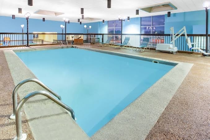 Days Inn & Suites by Wyndham Grand Rapids Near Downtown photo 3