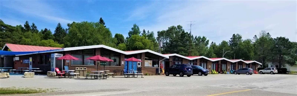 Huron Sands Motel and Restaurant photo 2