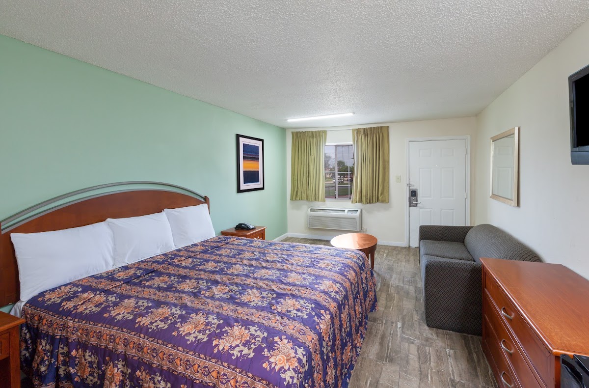 Garland Inn & Suites photo 2