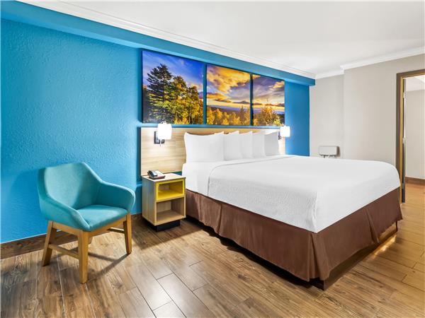 Days Inn by Wyndham Houston East photo 2