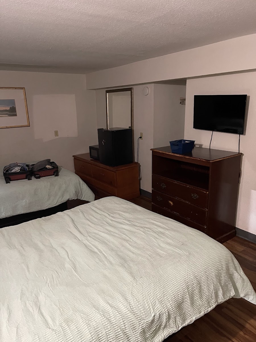 Budget Inn and Suites photo 2