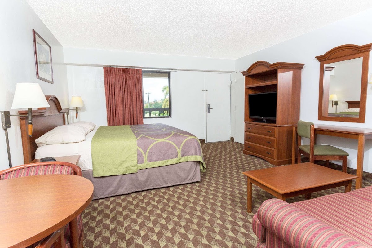 Super 8 by Wyndham Riviera Beach West Palm Beach photo 2