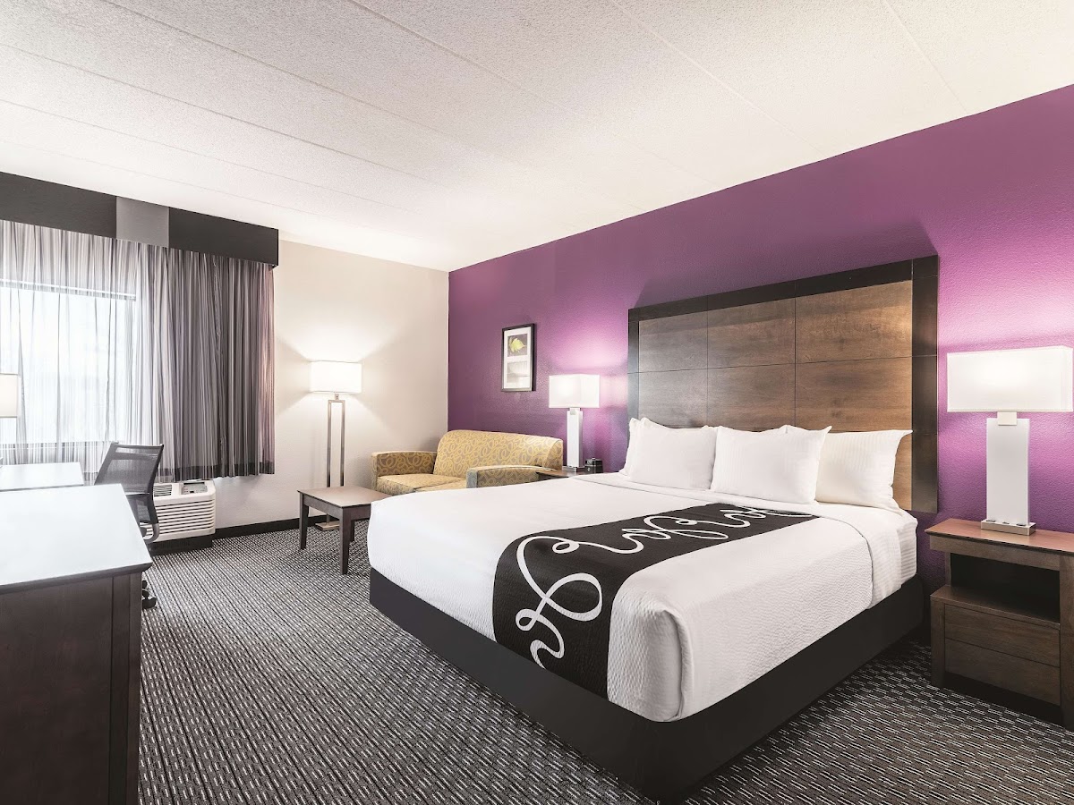 La Quinta Inn & Suites by Wyndham Salem NH photo 2