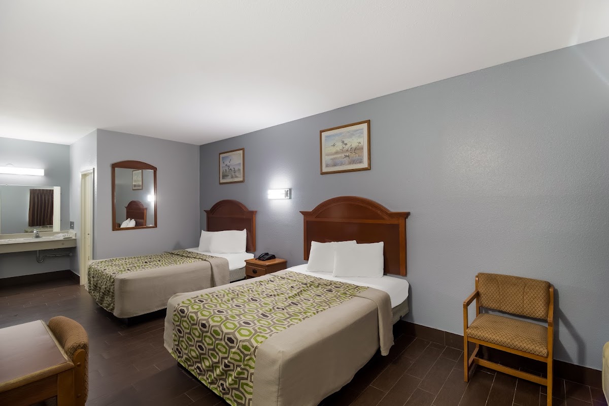 Scottish Inn & Suites Hankamer photo 2