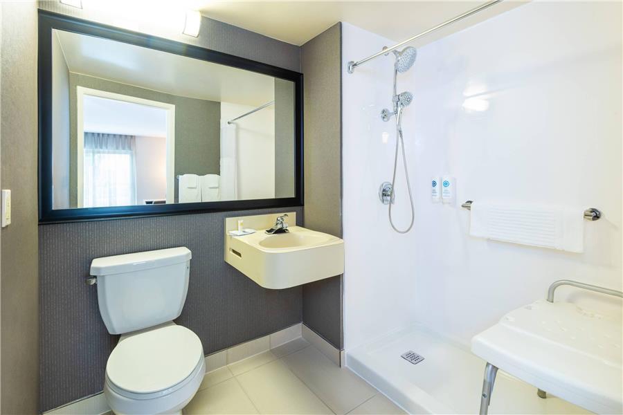 Comfort Inn Hwy. 401 photo 3