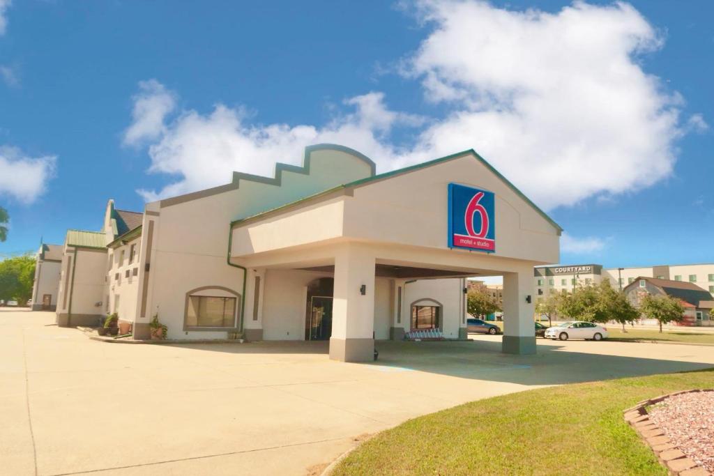 Motel 6 Elkhart, IN