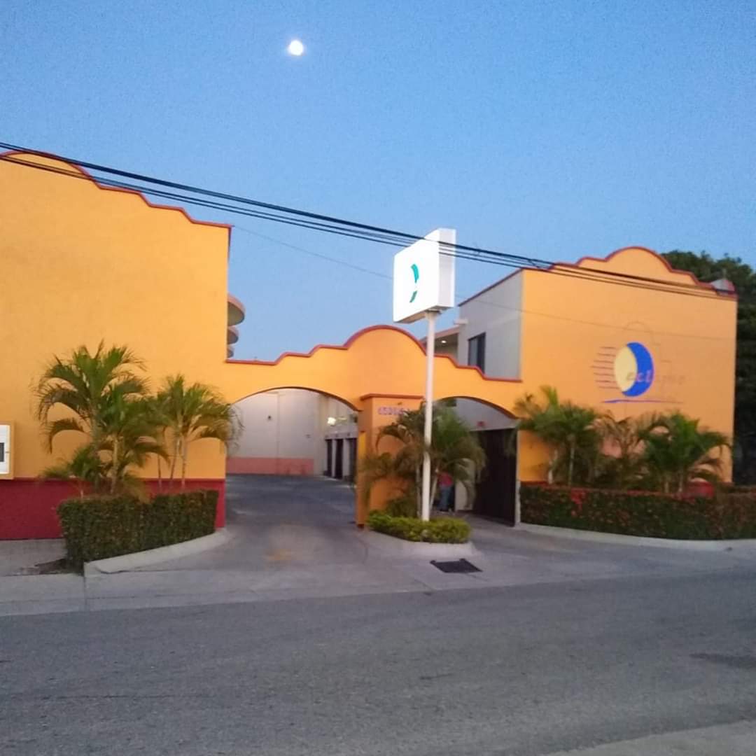 Hotel eclipse photo 2