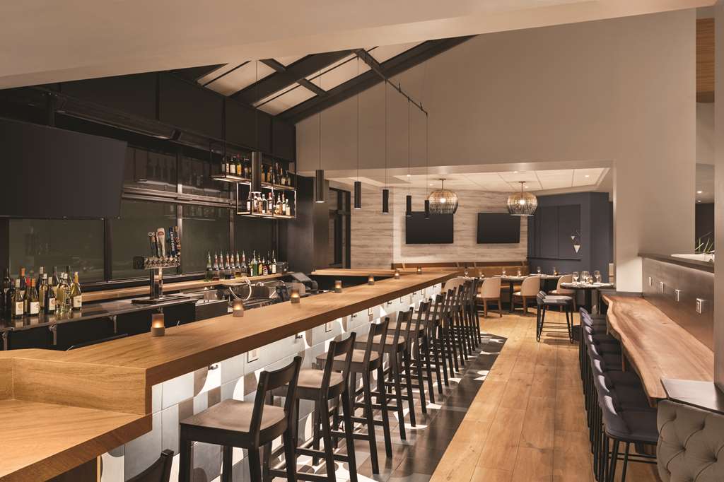 DoubleTree by Hilton Tampa Rocky Point Waterfront photo 2