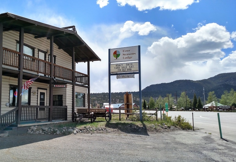 Four Seasons Lodge