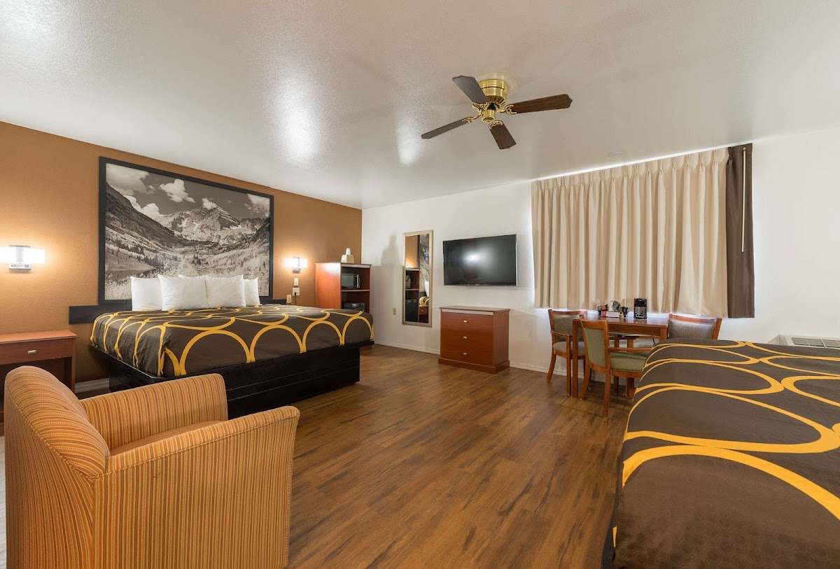 Super 8 by Wyndham Alamosa photo 2