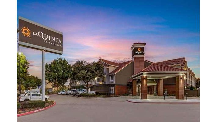 La Quinta Inn & Suites by Wyndham Dallas DFW Airport North