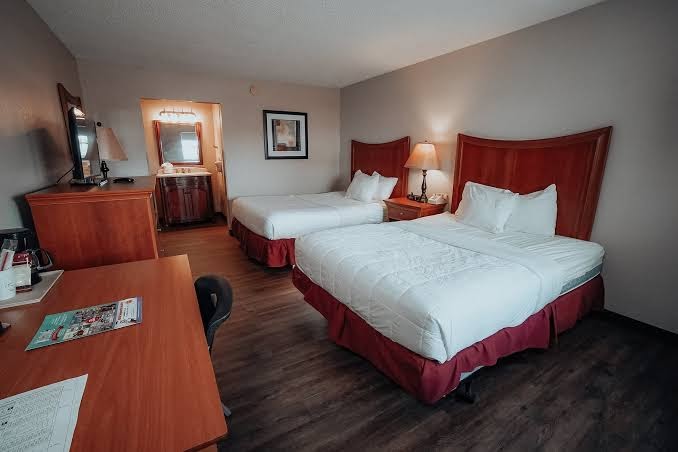 Lamplighter Inn & Suites photo 2