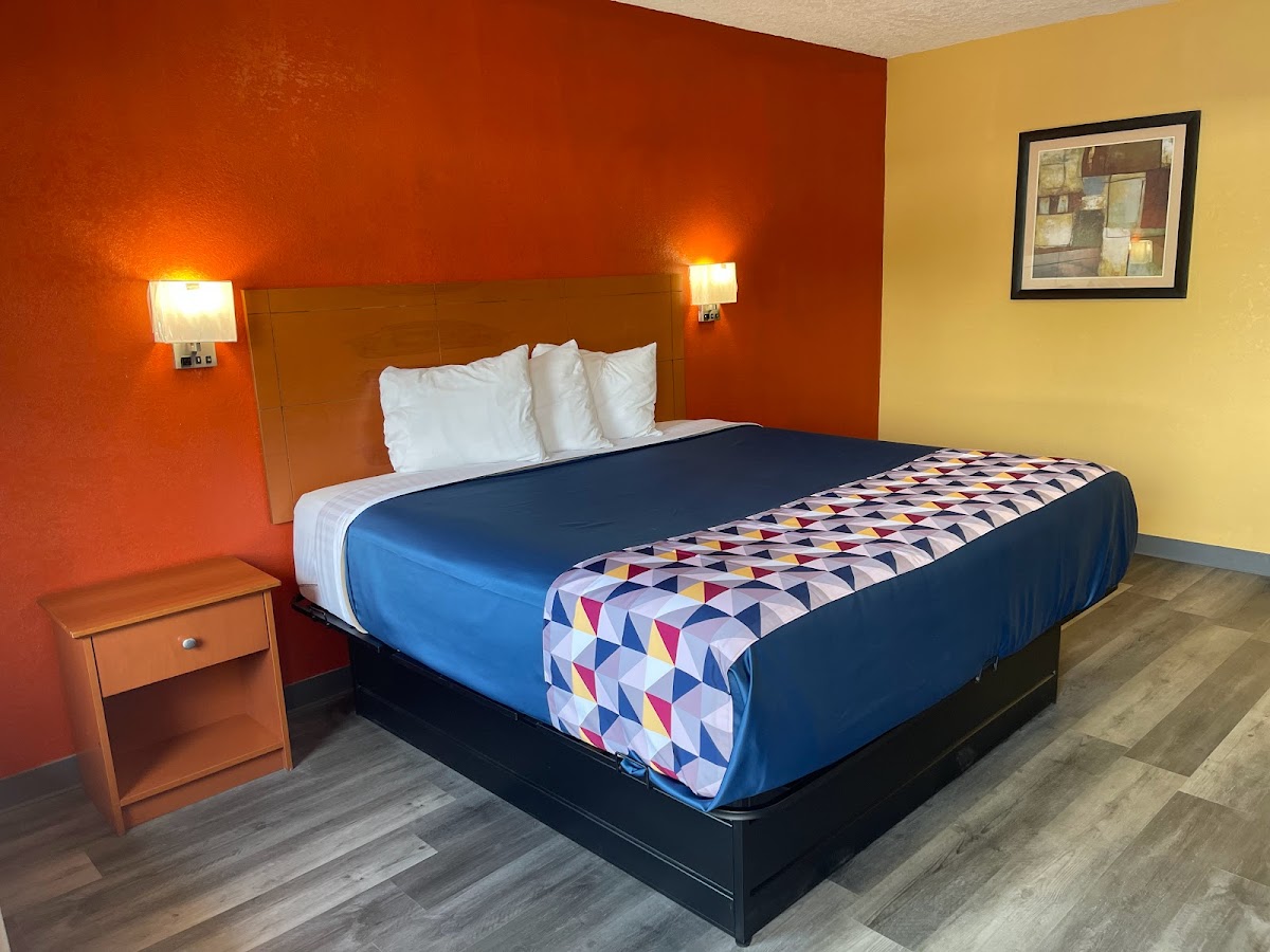 Economy Inn hot springs photo 2