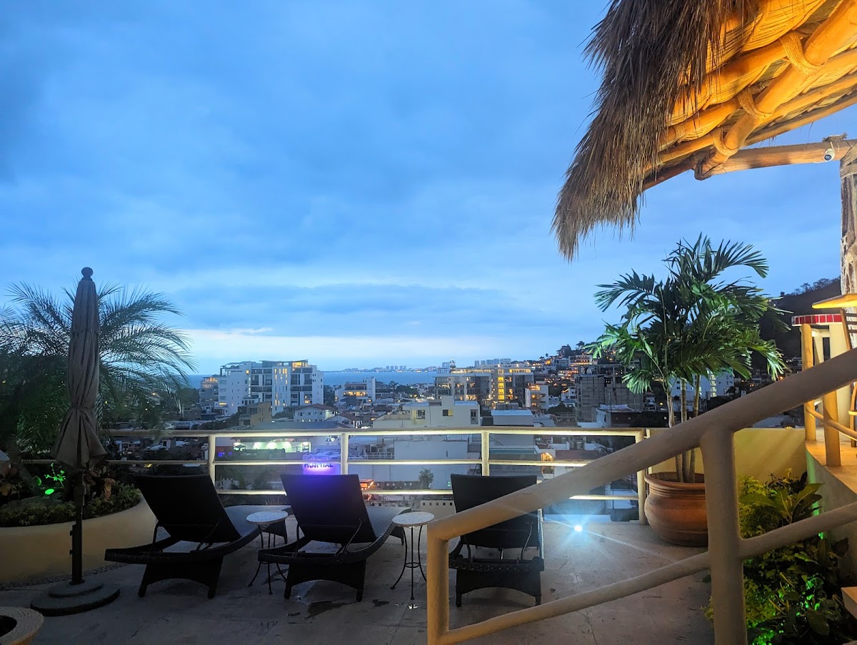 Vista Corona photo 2
