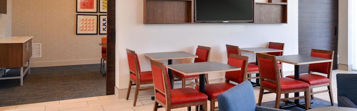 Holiday Inn Express & Suites Brighton South - US 23 by IHG photo 2