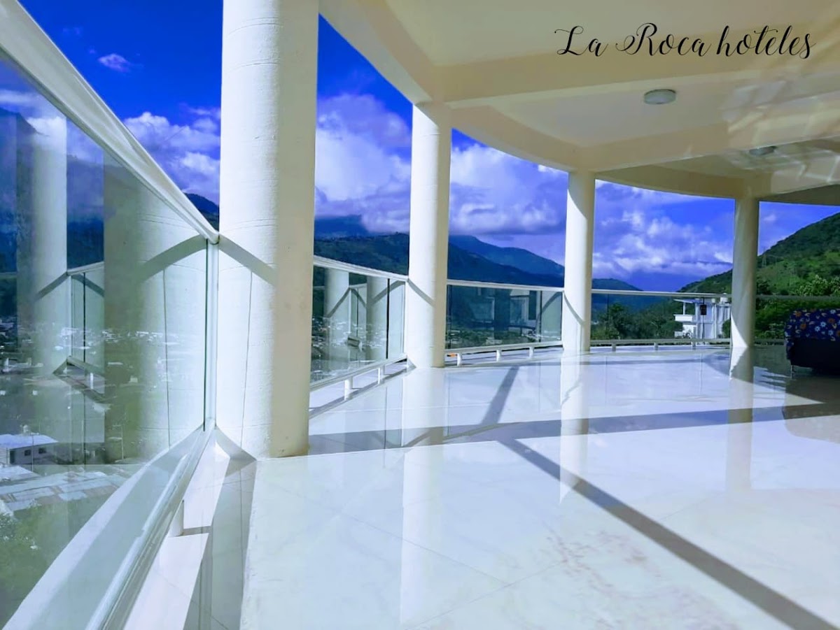 LA ROCA HOTELES