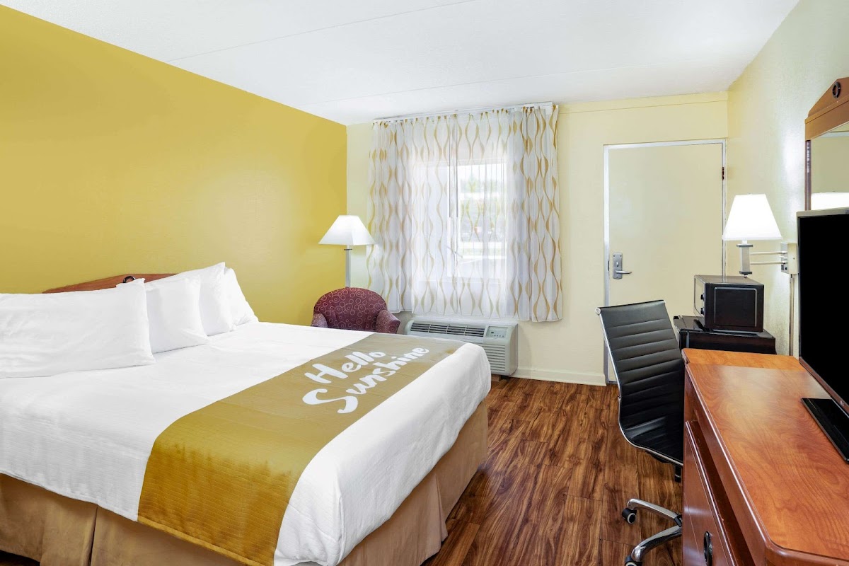 Days Inn by Wyndham Clarksville TN photo 2