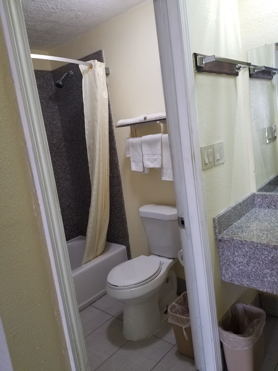 Ameristay Inn & Suites photo 3