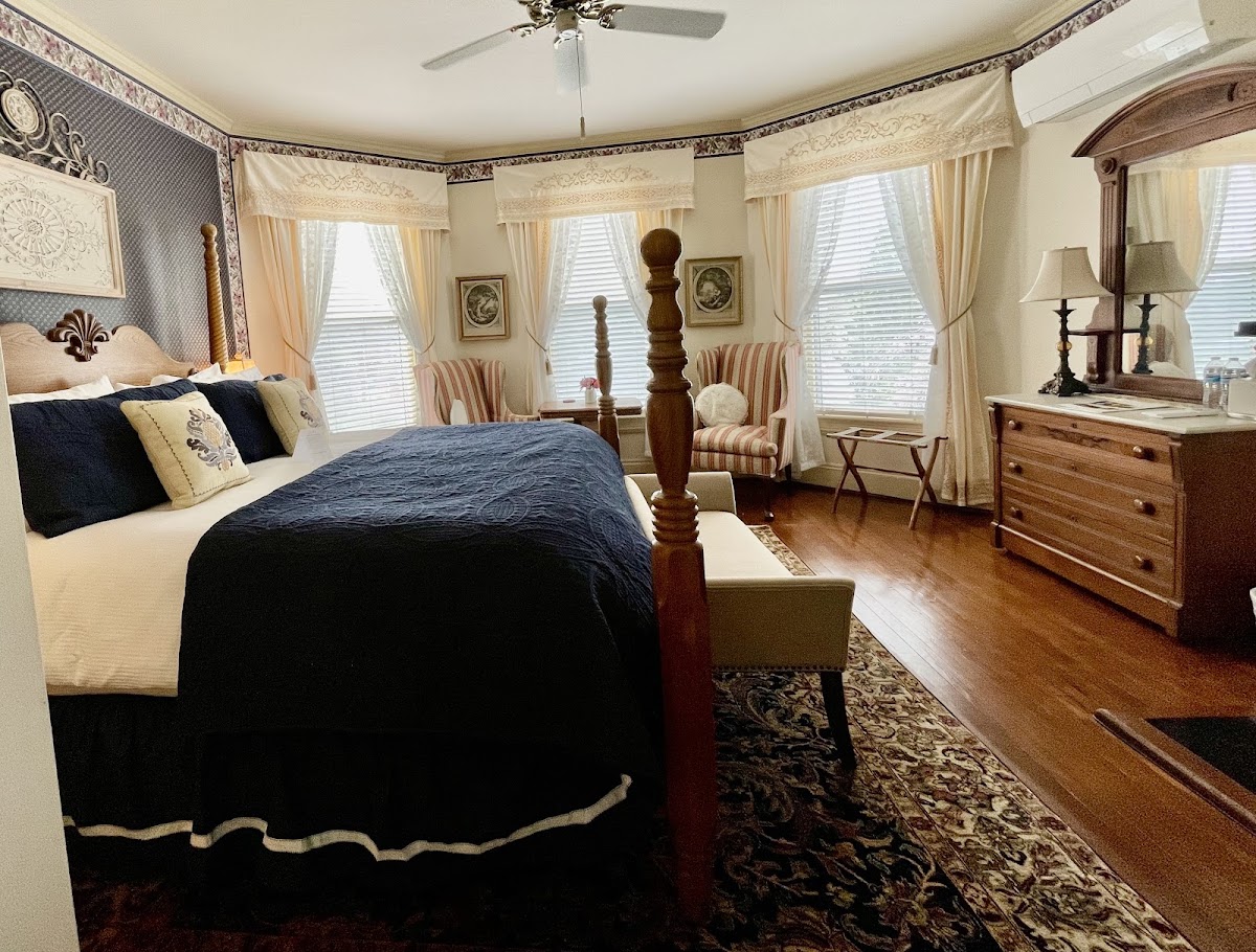 The Oaks Victorian Inn