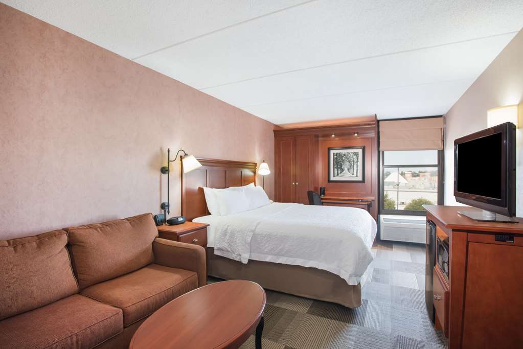 Hampton Inn West Springfield photo 2