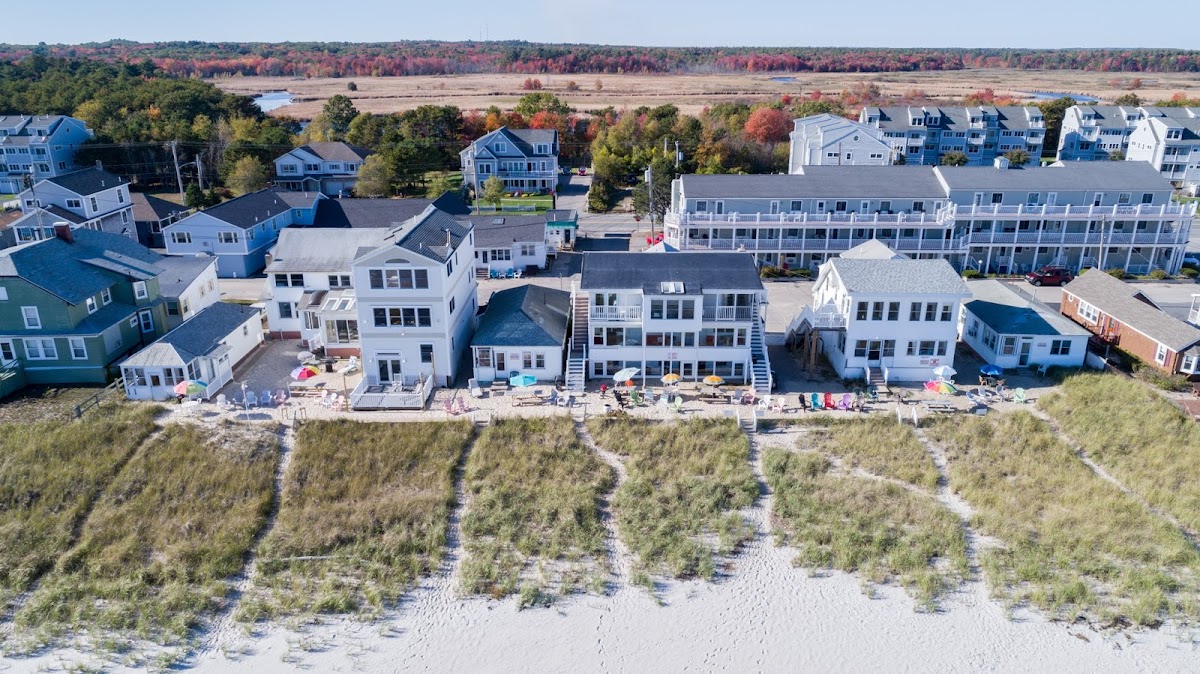 Deluxe Oceanfront Motel & Cottages