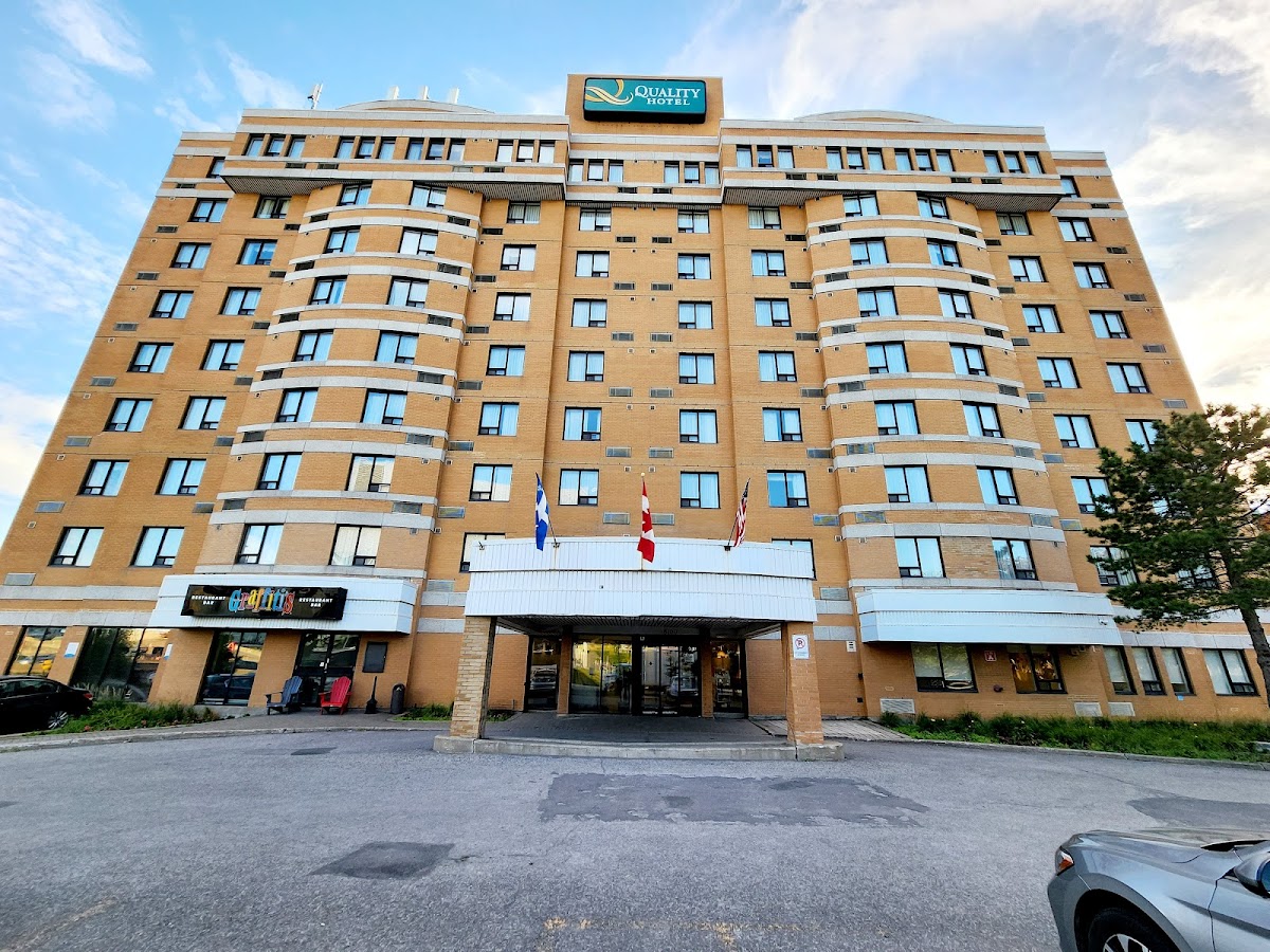 Quality Hotel & Suites Montreal East photo 2