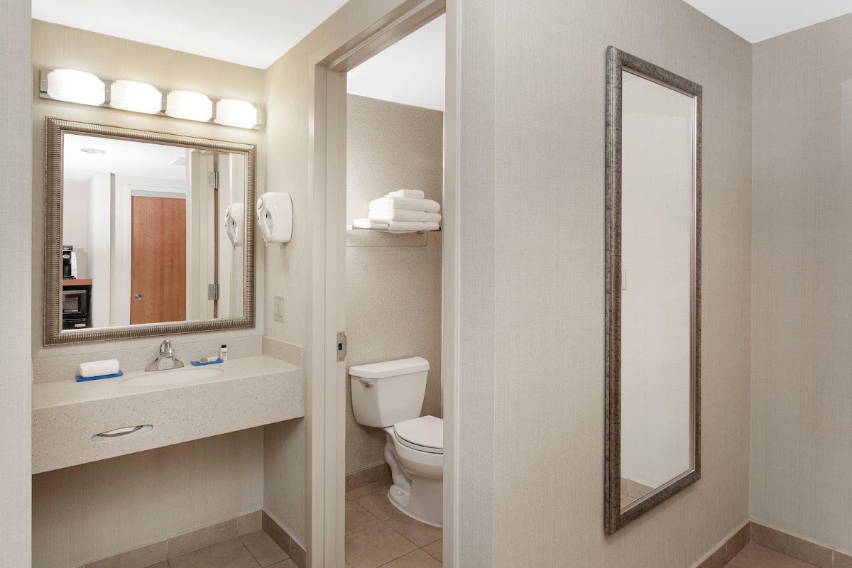 Holiday Inn Express Building 107 photo 3