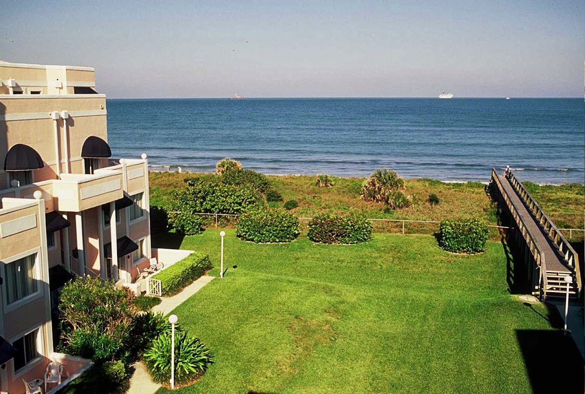 Royal Mansions Resort