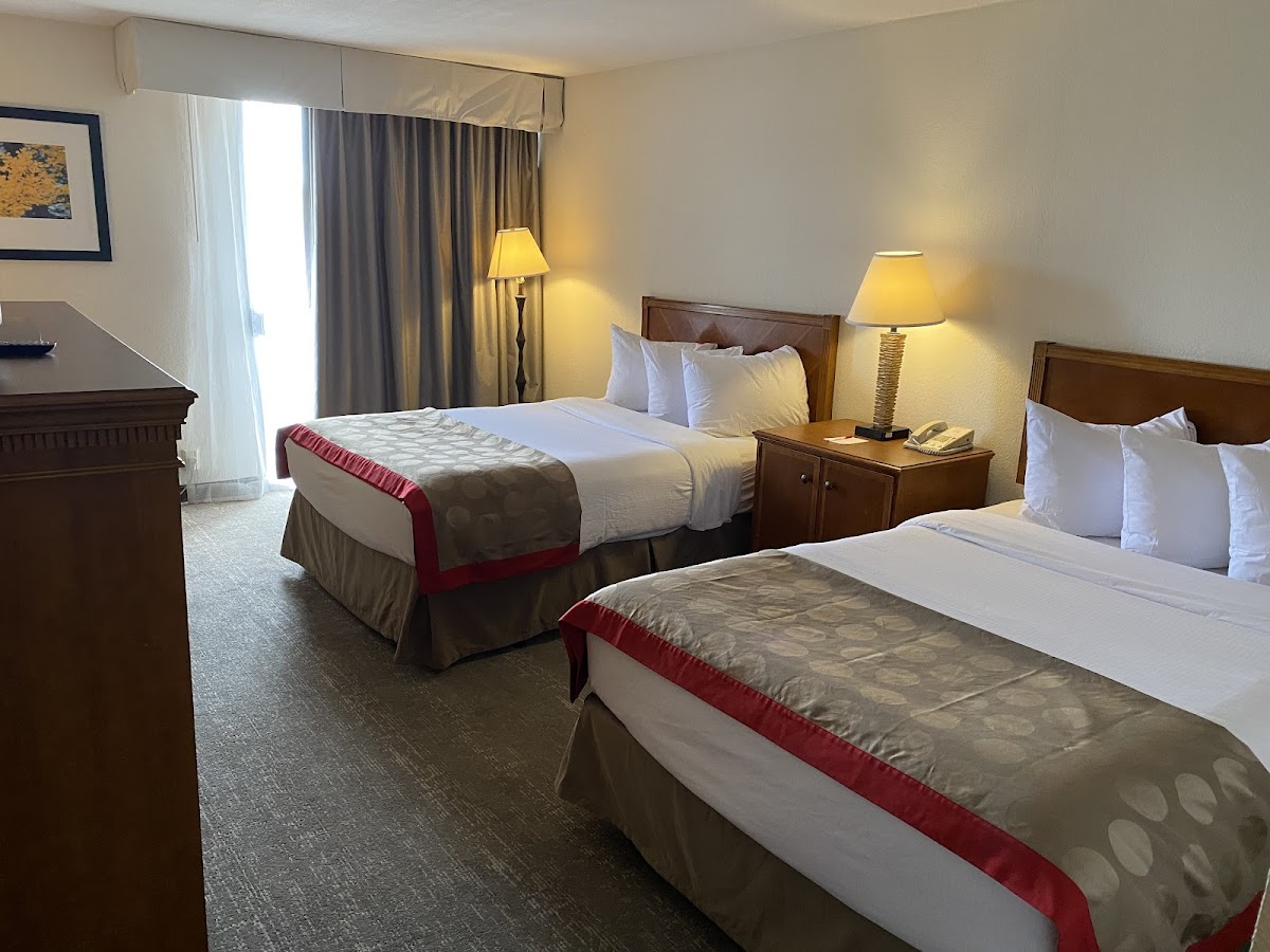 Ramada Plaza by Wyndham Albuquerque Midtown photo 2