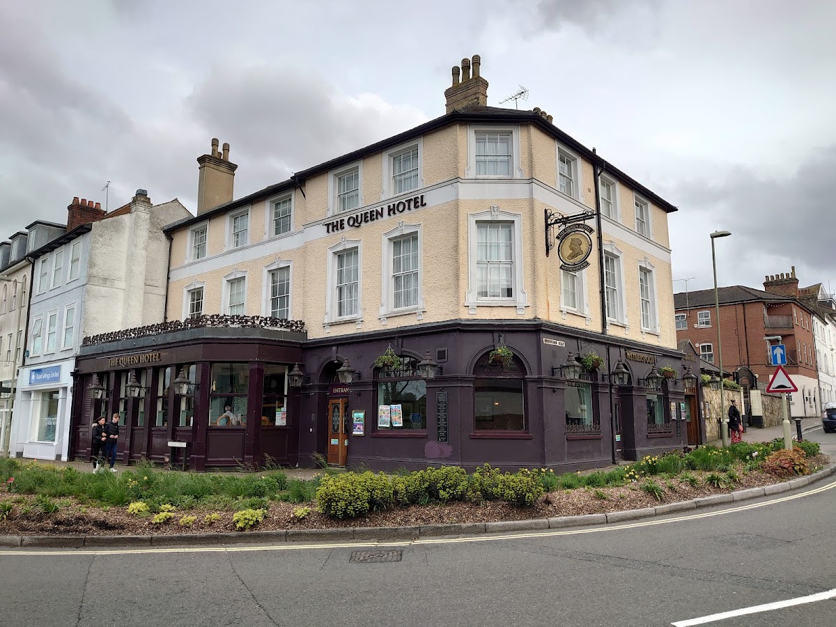 The Queen Hotel - JD Wetherspoon photo 2