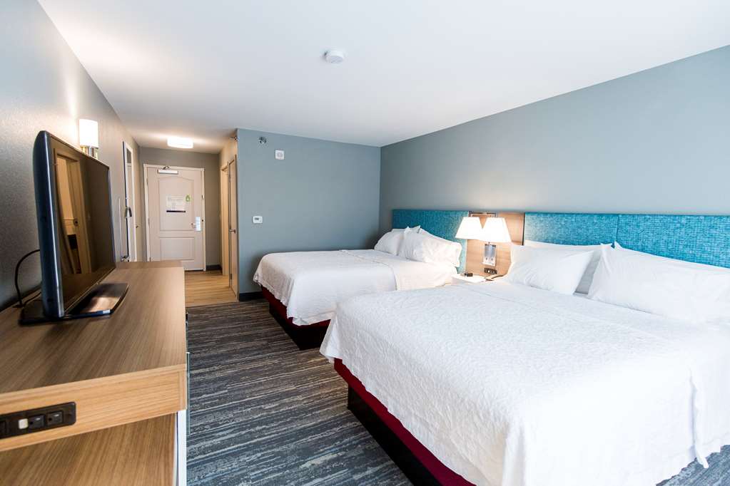 Hampton Inn Bismarck North photo 2