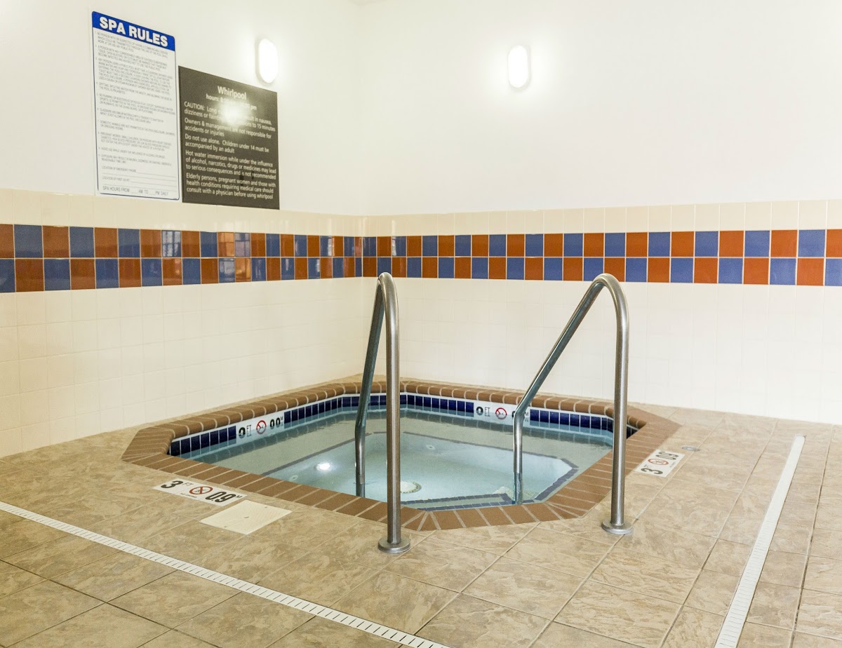 Hampton Inn Bismarck North photo 3
