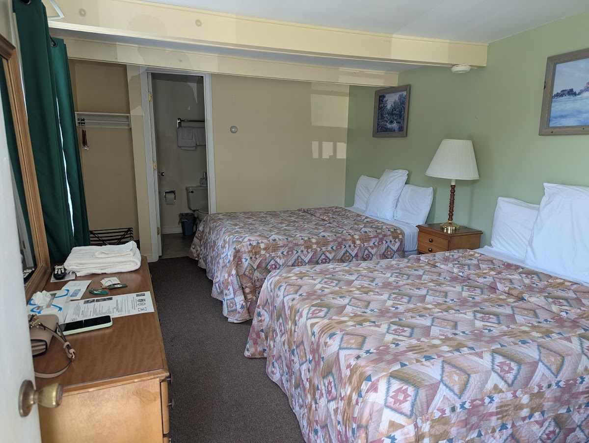 Gavin's Resort & Country Inn photo 2