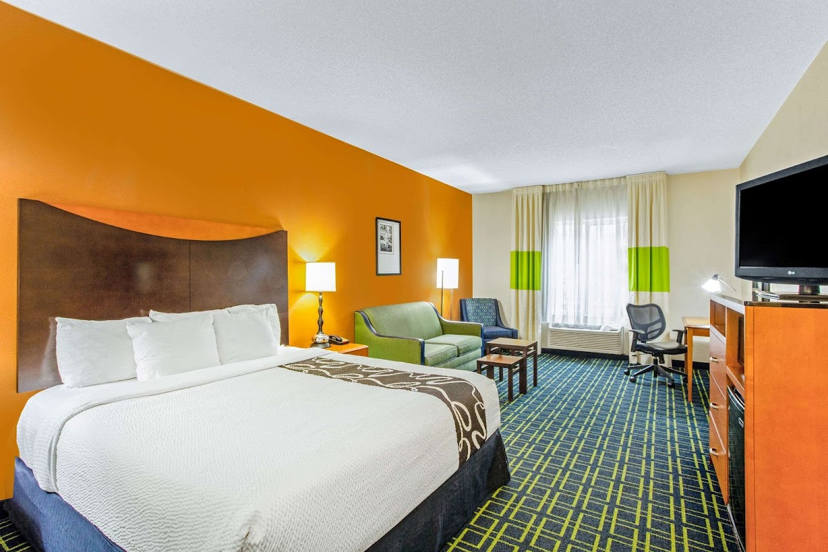 La Quinta Inn & Suites by Wyndham Manassas Battlefield photo 2