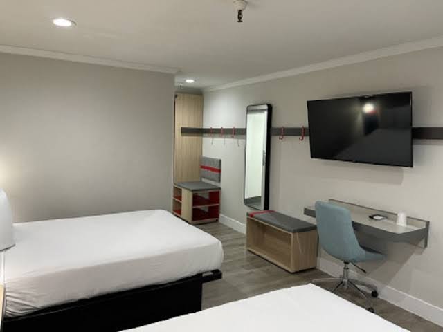 The Midtowner Hotel, SureStay Collection by Best Western photo 3