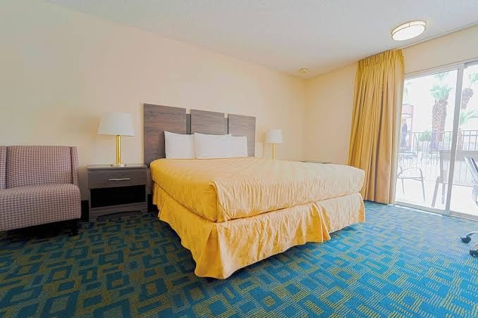 Royal Plaza Inn photo 2